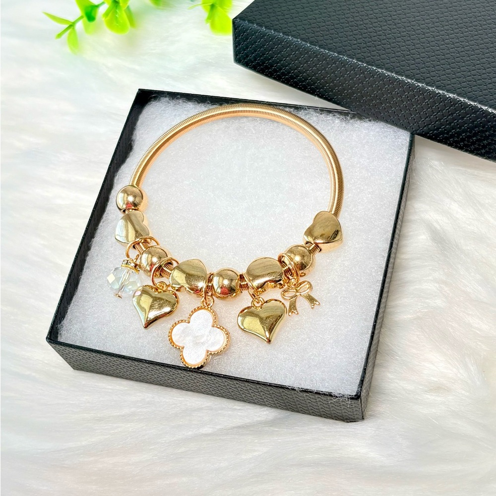 Gold Clover Charm Bracelet with Hearts - Picture 7 of 12